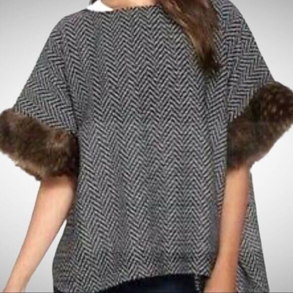 Tashon Nwot faux fur trim cute black top with cream chevron print - Picture 3 of 14